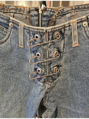 Mudd Jeans 90s Y2K Flare Jeans Rear Zip Saftey Pin Fly Size 0/1